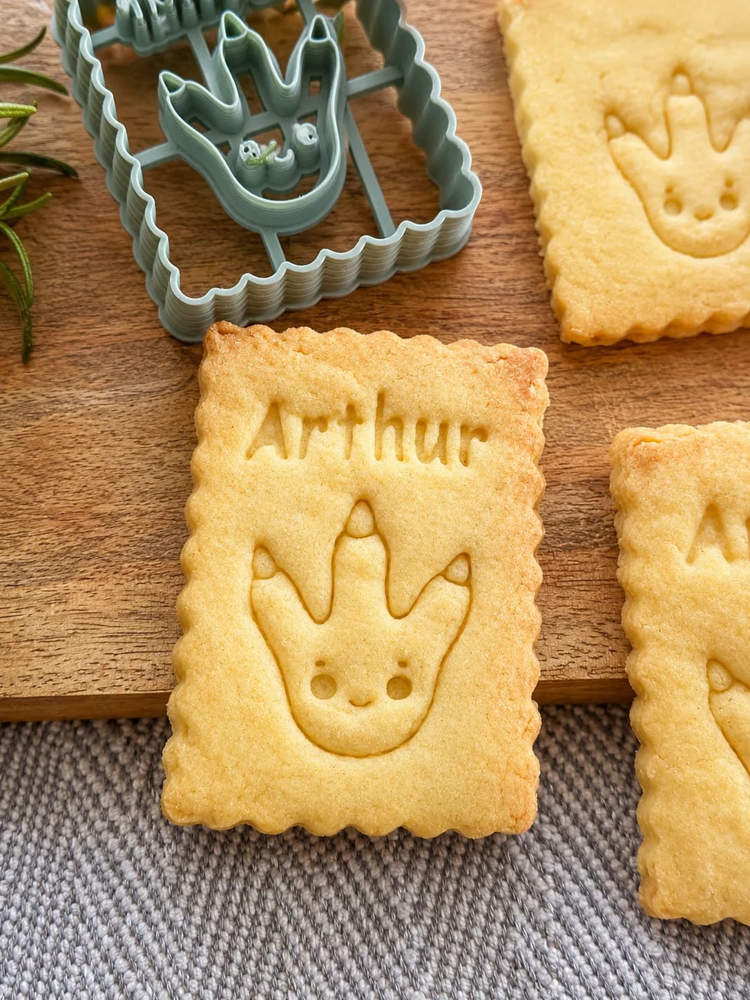Emporte-pièce empreinte de dinosaure personnalisé prénom — biscuits kawaii
